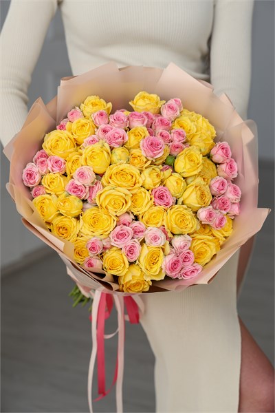 Букет из кустовых роз "Сейшелы" (35шт) 090900888823 - фото 635609
