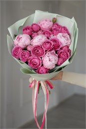 Розовые пионы и пионовидные розы Мисти в пленке 678678678