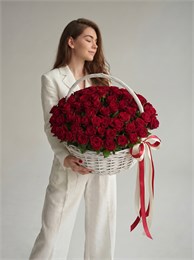 Красные розы в белой корзине (размер L, 101шт) 414 в Твери