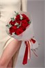 Красные розы 60см с эвкалиптом в упаковке Туман (15шт) 811