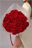 Красные розы 60см в упаковке Туман (51шт) 813