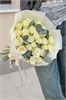 Белые розы Кения 40см с эвкалиптом (25шт) 89098332555 в Твери