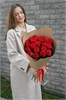 Красные розы в крафте (21шт) 149226 в Твери