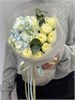 Букет- комплимент с голубой гортензией и белой Кенией в пленке 508 в Твери