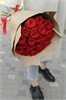Красные розы 40см в крафтовой упаковке (21шт) 530 в Твери