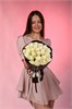 Белых роз Кения 40см в черной PREMIUM упаковке (25шт) 841 в Твери